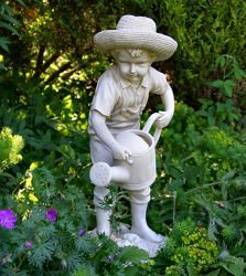 watering-boy-statue-02th-250px